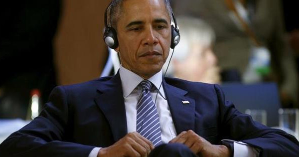 obama-under-headphones